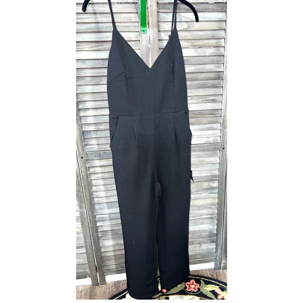 LuLus Black Cropped Jumpsuit Adjustable Strap Stretch Medium NWT - Picture 10 of 10
